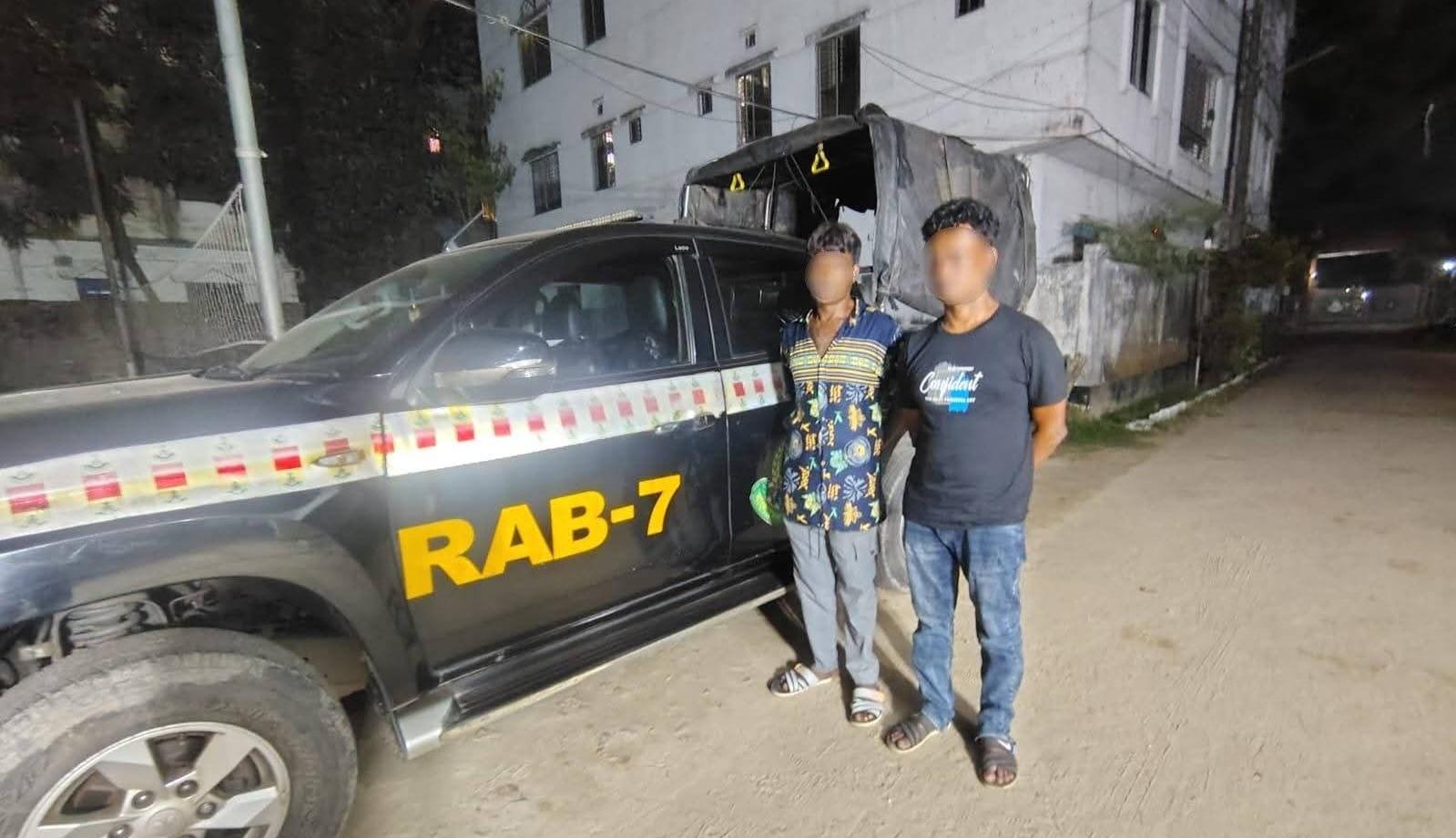 মিরসরাইয়ে র‌্যাবের অভিযানে ৬০ কেজি গাঁজাসহ দুই মাদক কারবারি গ্রেপ্তার
